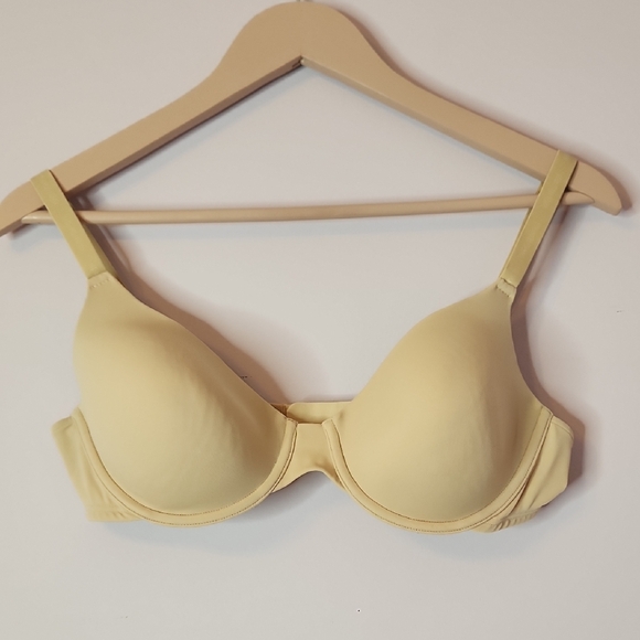 Wolford Other - WOLFORD Underwire Bra Ivory/Cream Color 38C
